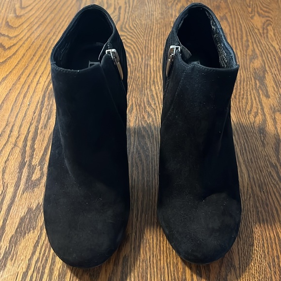 Enzo Angelina suede booties. - Picture 3 of 9